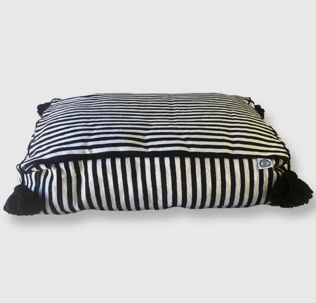 Martha Large Pet Beds with Pompoms - black and white